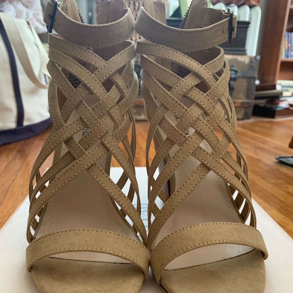 JustFab tan heeled sandals size 8.5 - Picture 5 of 5